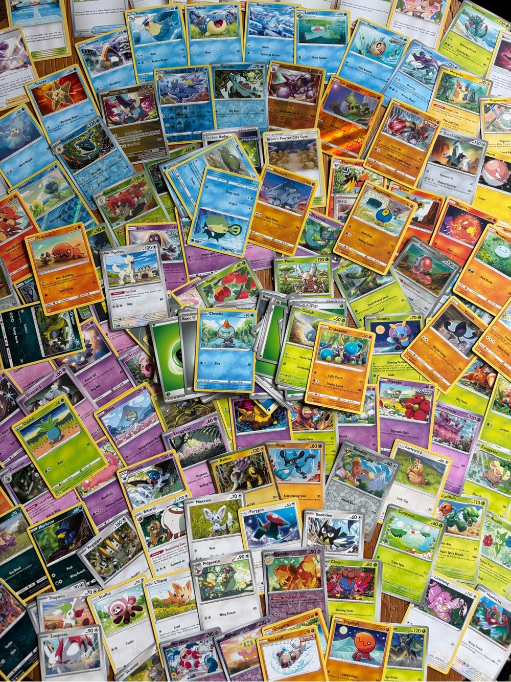 256 Pokémon cards